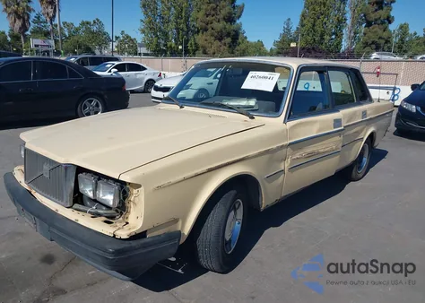 1984 Volvo 244 Dl/Gl z USA, uszkodzony, nr VIN YV1AX8840E1045991